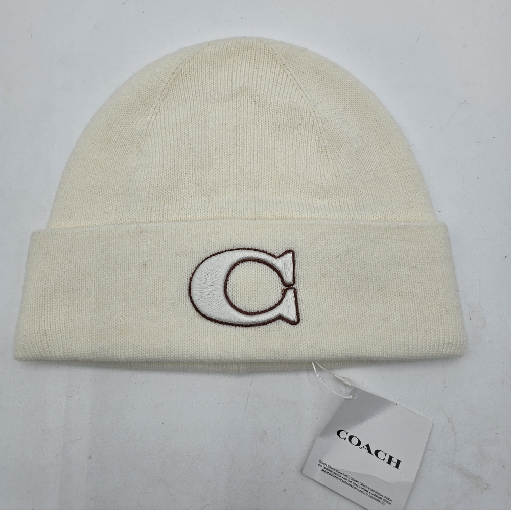 💥NWT💥Coach Varsity "C"  Knit Beanie, Chalk